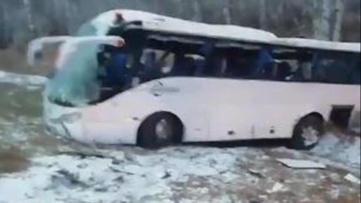 Автобус с казахстанцами опрокинулся под Челябинском
