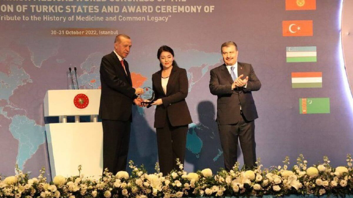 За борьбу с пандемией казахстанских медиков поблагодарил президент Турции