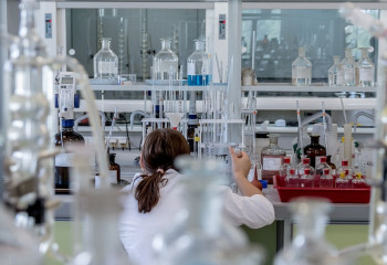 Казахстанские женщины зарабатывают меньше мужчин на 22%