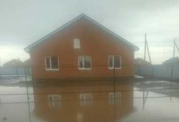 В Аулиеколе подтопило несколько новых домов