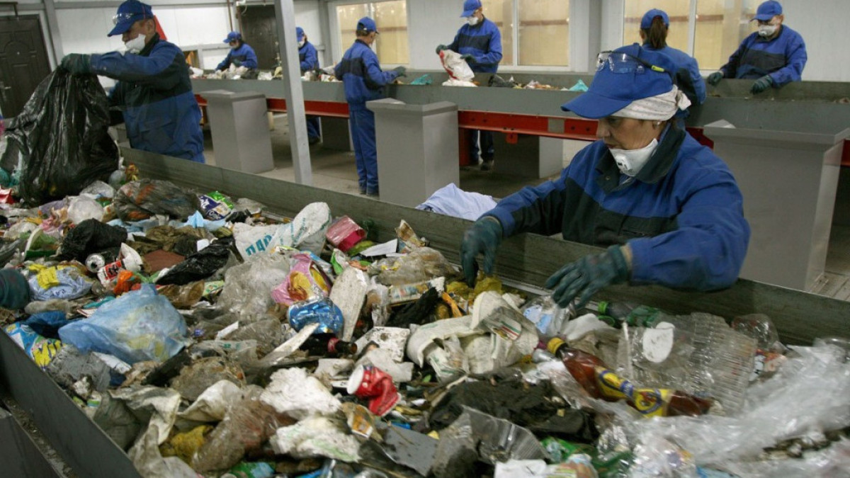 Не погрязнуть в мусоре: как Казахстан избавляется от отходов