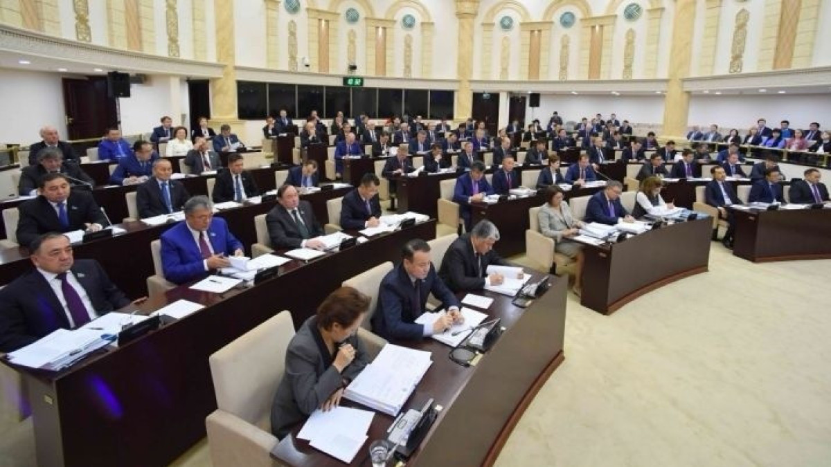 Закон об уполномоченном по правам человека принял Парламент Казахстана