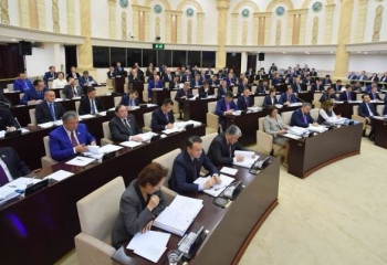 Закон об уполномоченном по правам человека принял Парламент Казахстана