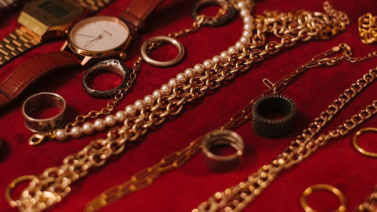 Более 450 магазинов продавали золото без казахстанских проб