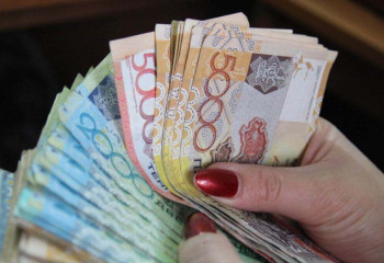 Студентов и молодые семьи обманывала аферистка в Уральске