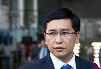 Министр просвещения посетил строящуюся школу в Конаеве