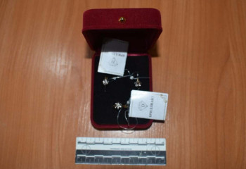 Грузчик аэропорта Актау задержан за кражу золотых изделий