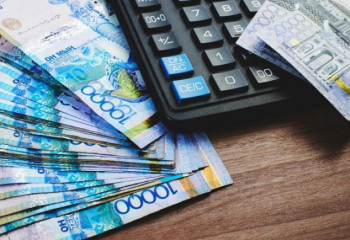 Қазақстанда орташа жалақы 299 мың теңгеге дейін өсті