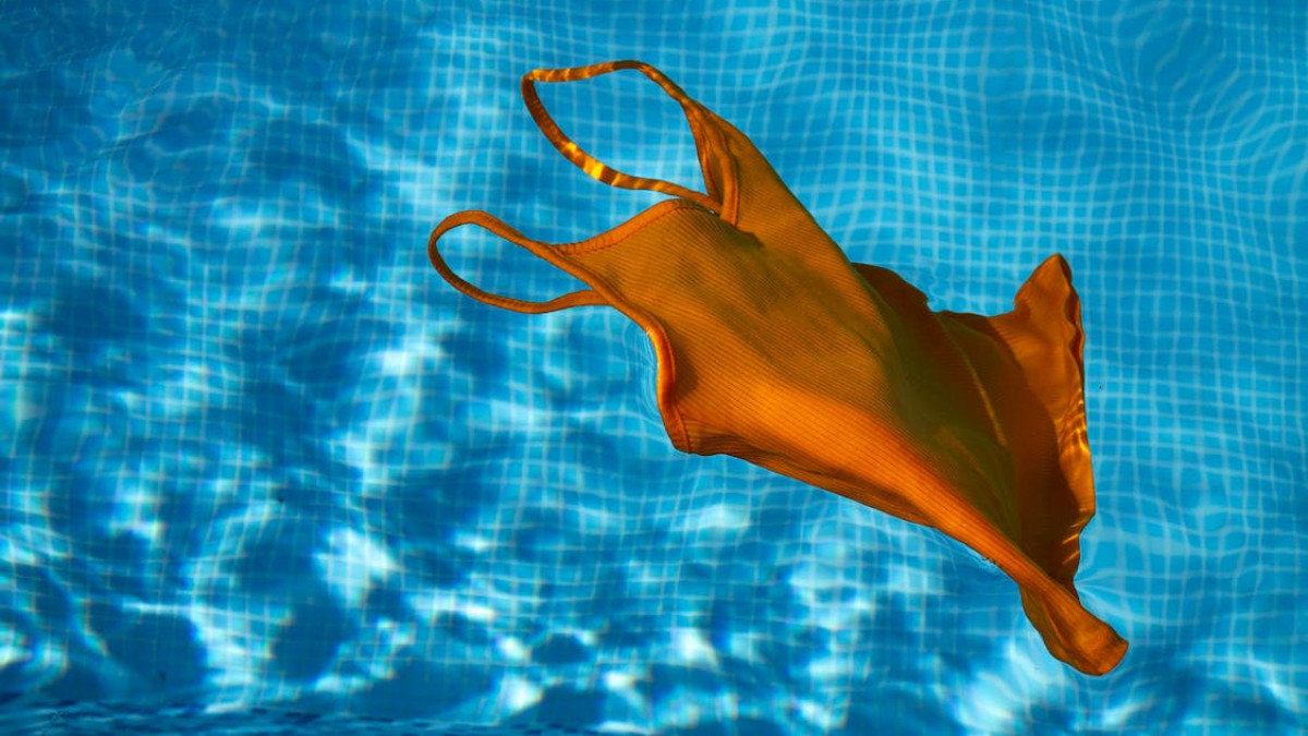 Вода в бассейне Костаная разъедает эмаль зубов и слизистую глаз