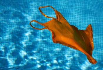 Вода в бассейне Костаная разъедает эмаль зубов и слизистую глаз