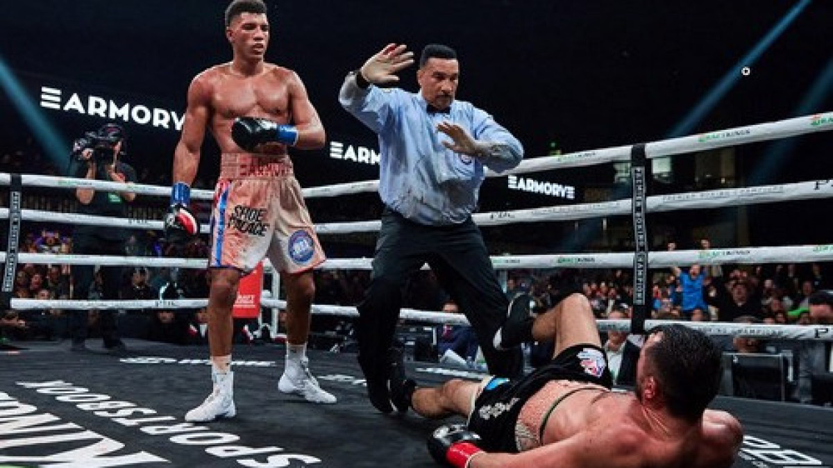 Казахстанского боксера ввели в искусственную кому