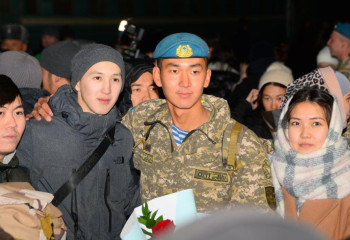 Астана запасқа шығарылған әскери қызметшілерді салтанатты түрде қарсы алды