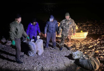 Әуеде тікұшақ көрген браконьер моторлы қайықпен қашпақ болған