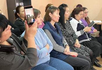 Кандидаты в Президенты проводят встречи с избирателями в регионах