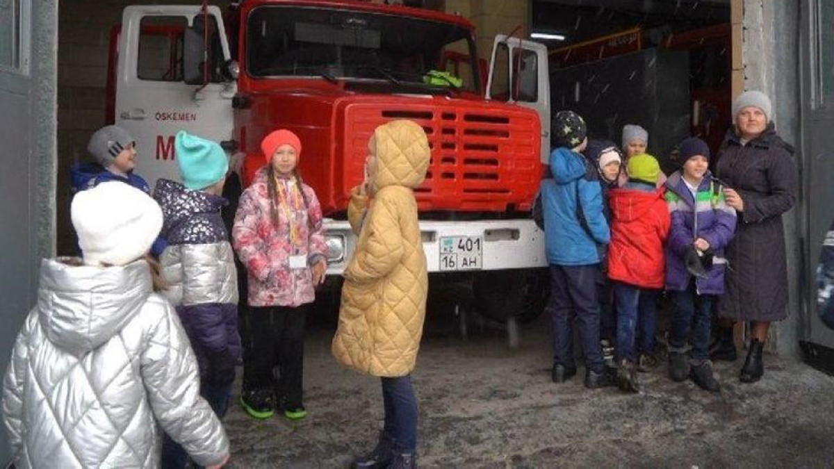 Школьники посетили пожарную часть в Усть-Каменогорске