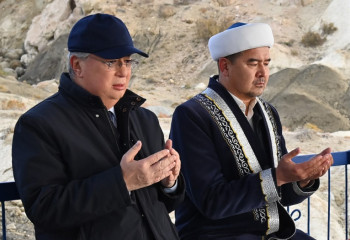 Мемлекет басшысы Бекет ата мешітіне барды