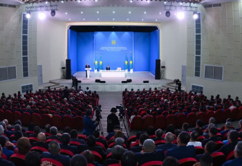 Касым-Жомарт Токаев наградил почетных жителей Атырауской области