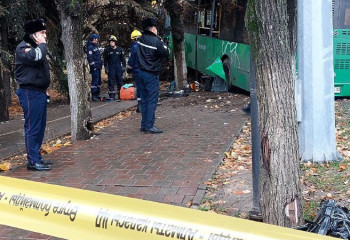 Алматыда қоғамдық көліктің соқтығысуы салдарынан бір адам қаза тапты