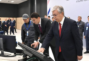 Глава государства запустил газохимический комплекс в Атырауской области