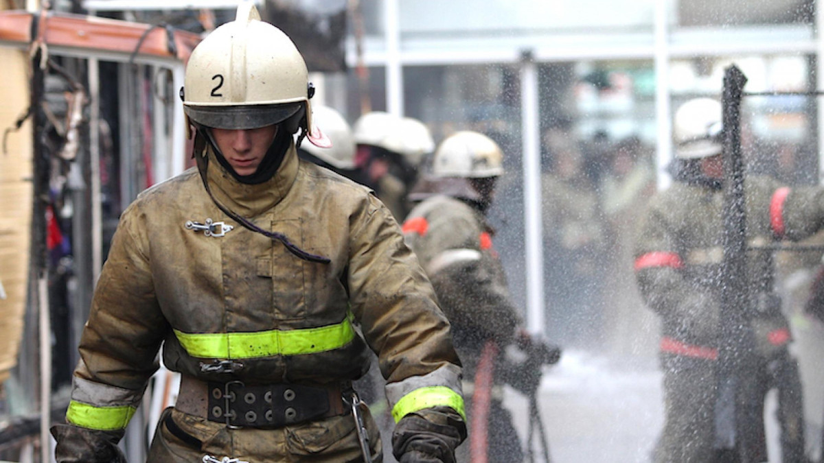 Проводы пожарного на пенсию в Астане удивили соцсети