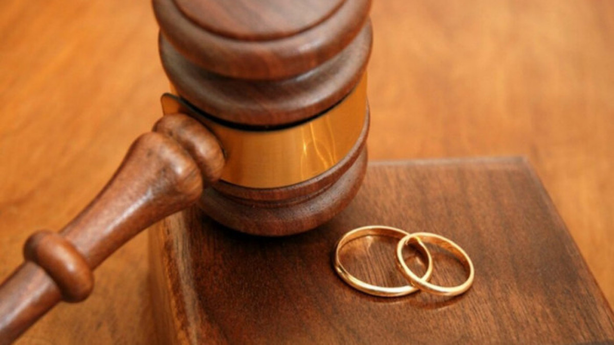 Жительница столицы спустя 21 год узнала о браке с незнакомцем