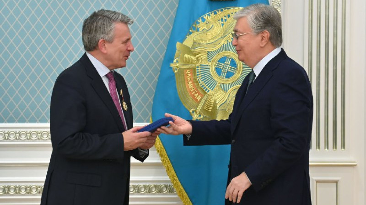 Kazakh President holds  meeting with Shell executives