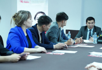 Кандидаты в Президенты подвели промежуточные итоги поездок в регионы