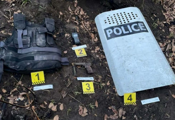 Боевой пистолет, радиостанцию и спецсредства защиты нашли в Текели