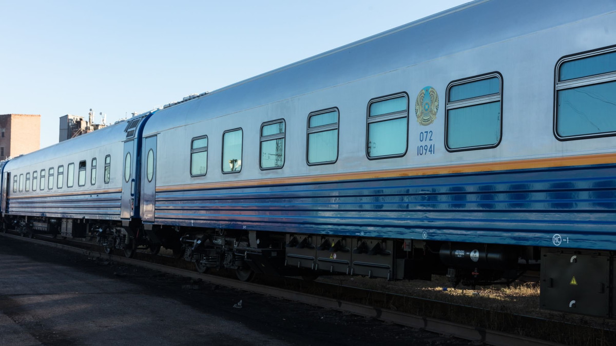 Запущен ежедневный поезд из Конаева в Алматы