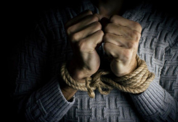 Адам саудасы табыс көзіне айналды