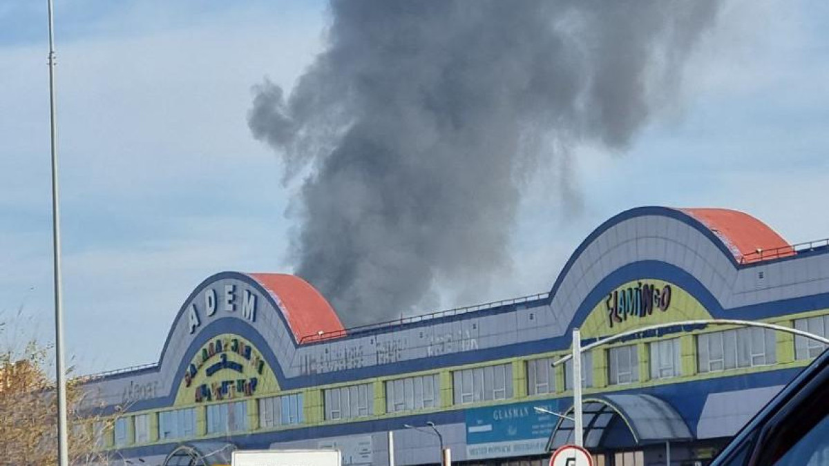 Крупный пожар: склад горит в Алматы