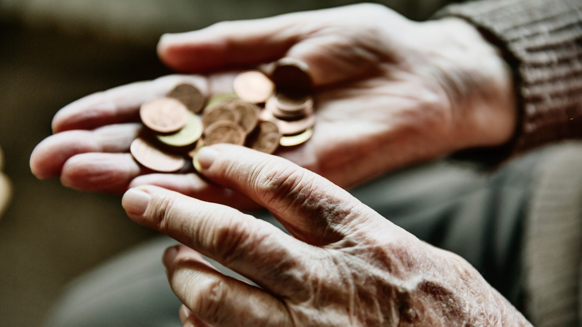 В Абае директор дома престарелых присваивал пенсии постояльцев