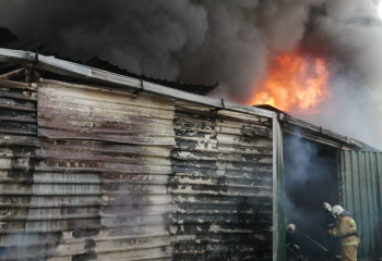 Пожар на складе в Алматы потушен