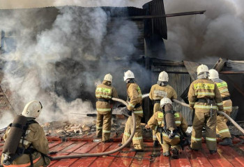 Алматыда қоймадан шыққан  өрт сөндірілді