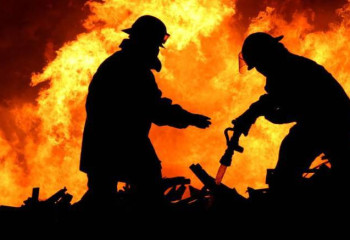 Алматы қоймаларының бірі өртеніп жатыр