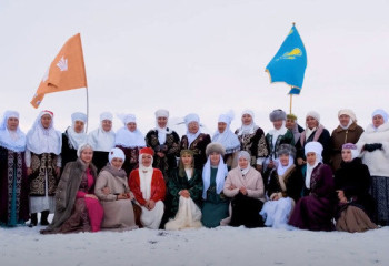 «Қазақ аналары» өкілдері  Тұрсынбекованы қолдауға арналған науқан өткізді