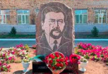 Қарқаралыда Ахмет Байтұрсыновқа ескерткіш орнатылды