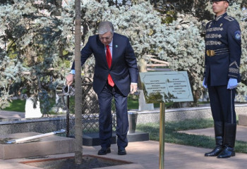 Президент посадил деревья в Самарканде