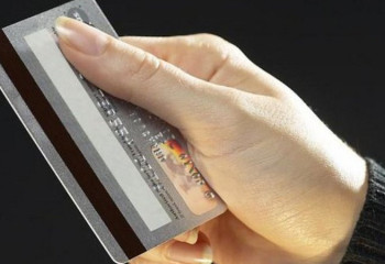 Школьный бухгалтер из Уральска начисляла незаконные выплаты себе и дочери