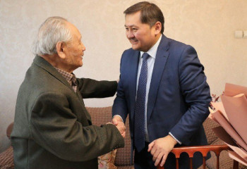 Саясат Нұрбек ономастика саласының ардагеріне «Парасат» орденін табыстады