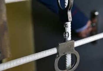 Шектеуі бар адамдарды шекарадан өткізумен айналысқан қылмыстық топ ұсталды