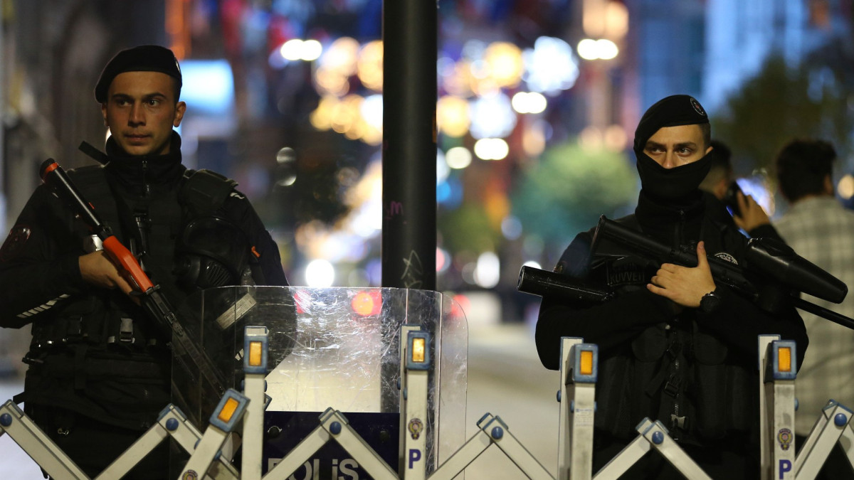  Associated Press 