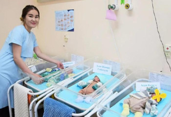 Астанада жаңа туған үшемге Қасым, Жомарт және Кемел есімдері берілді