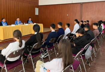 Кандидаты в президенты провели новые встречи в городах страны