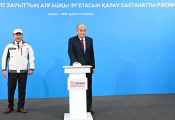 Президент мультибрендті автомобиль зауытының іргетасын қалау рәсіміне қатысты