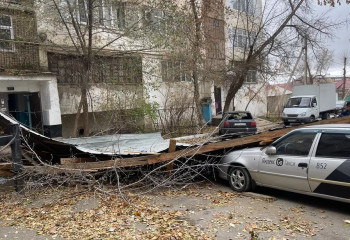 Таразда қатты дауылдан үйлер жарықсыз қалды