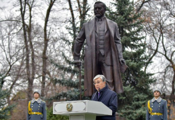 Тоқаев Алматы қаласында Ахмет Байтұрсынұлының ескерткішін ашты