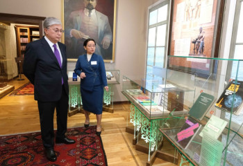 Президент Ахмет Байтұрсыновтың мұражай-үйіне барды