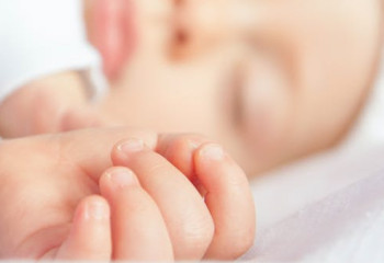 Бабушка попросила полицию забрать у нее трехмесячную внучку