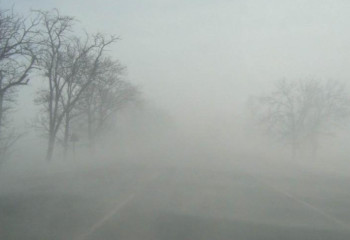 Алматыда қалың тұман түсіп, көктайғақ болады